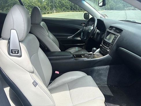 Used 2013 Lexus IS 250C w/ Luxury Pkg RWD image 19