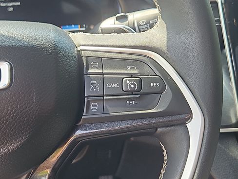 Used 2023 Jeep Grand Cherokee Altitude AWD/4WD image 20
