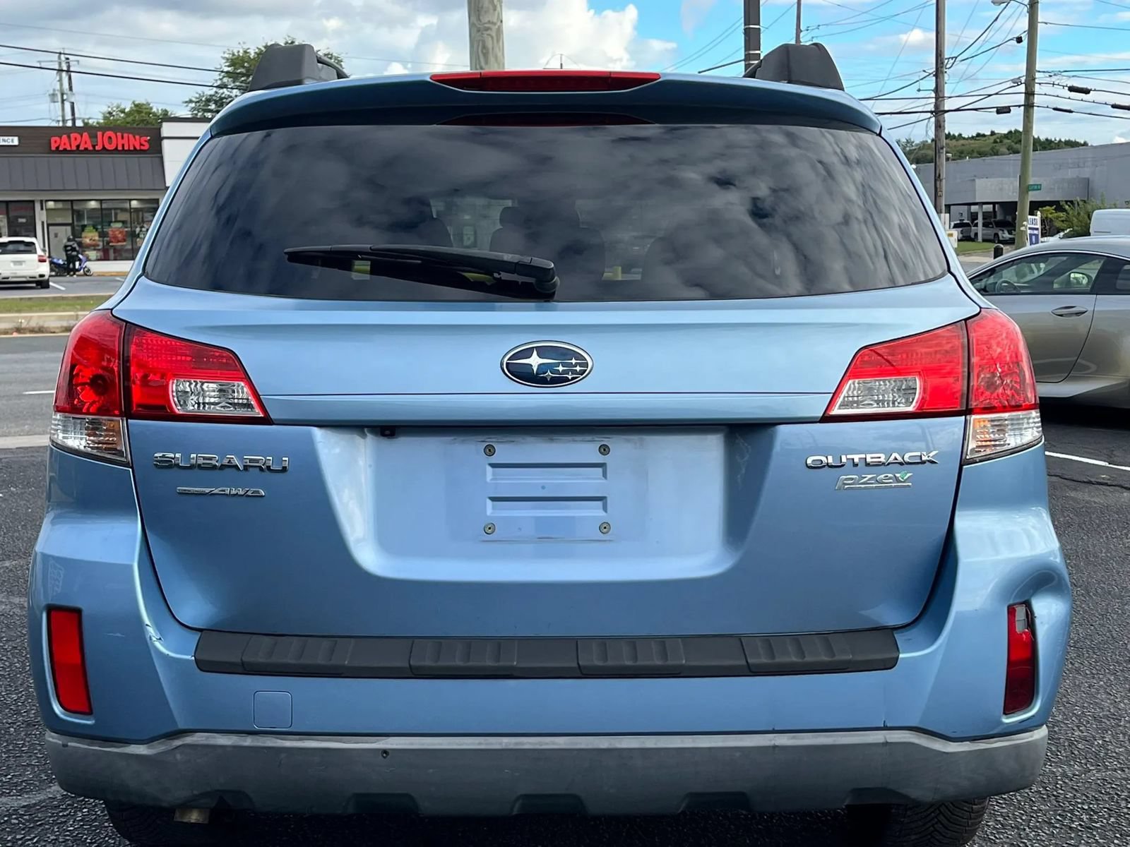 Used 2011 Subaru Outback 2.5i Premium AWD/4WD image 5