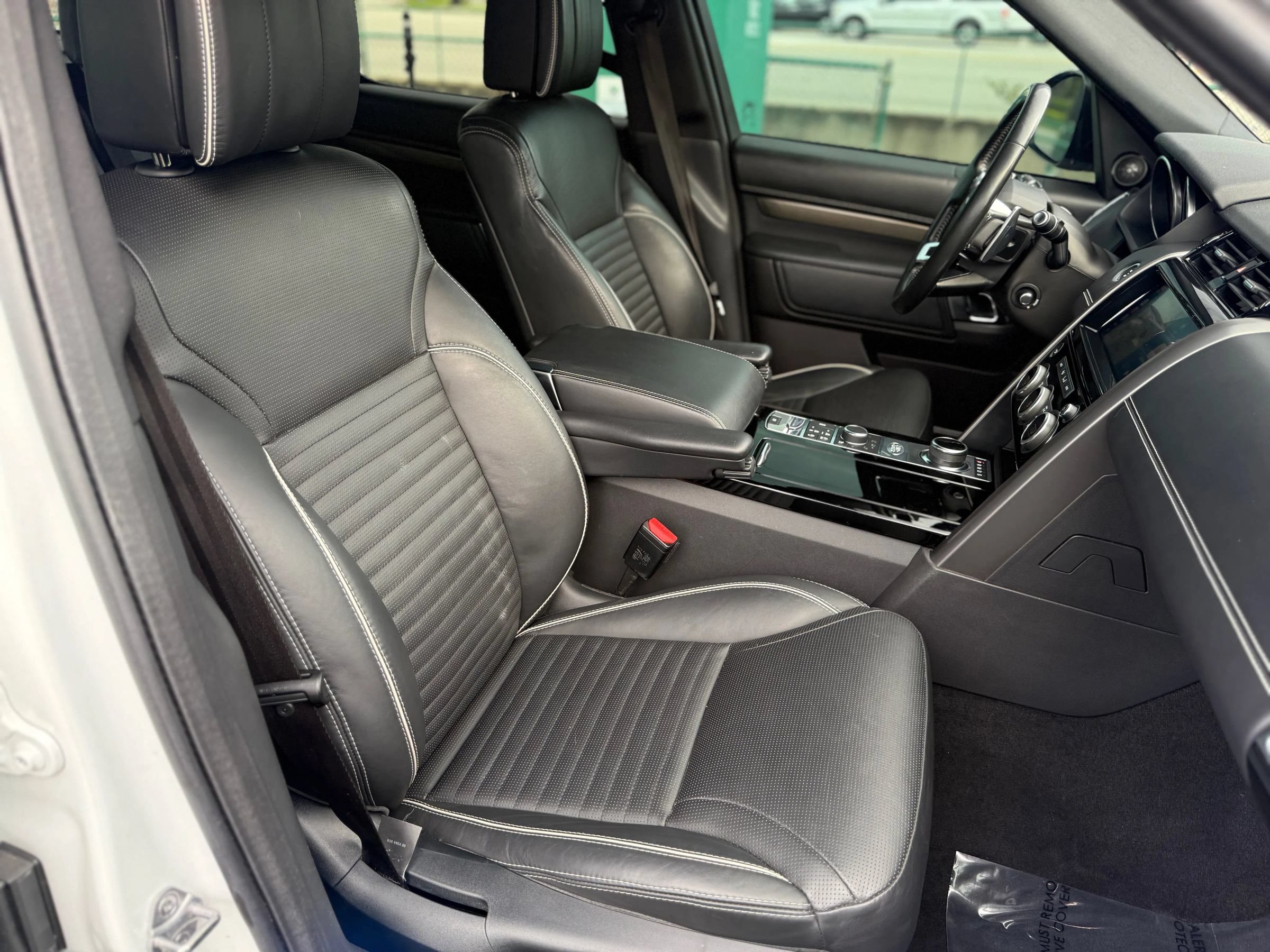Used 2017 Land Rover Discovery HSE Luxury AWD/4WD image 20