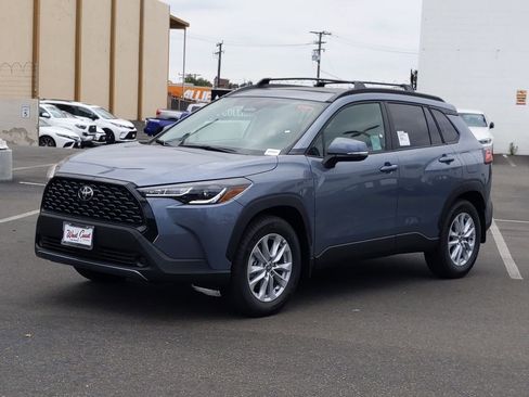 Used 2023 Toyota Corolla Cross LE w/ Moonroof Package image 8