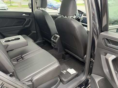 Used 2022 Volkswagen Tiguan SE image 24