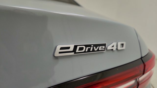 Used 2026 BMW i5 eDrive40 RWD image 35
