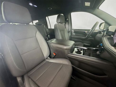 Used 2025 Chevrolet Suburban LS image 21