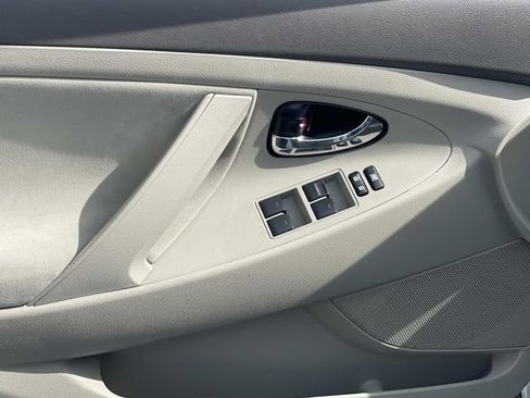 Used 2011 Toyota Camry LE image 16