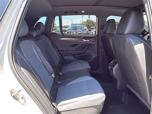 Certified 2025 Volkswagen Tiguan SE R-Line AWD/4WD image 16