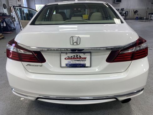 Used 2016 Honda Accord EX-L image 41