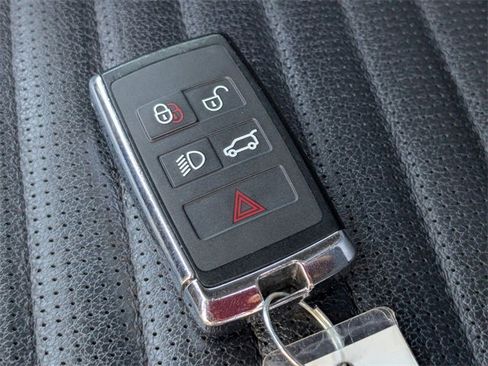 Used 2021 Land Rover Discovery Sport SE image 31