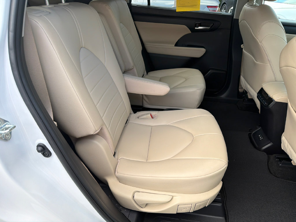 Used 2023 Toyota Highlander XLE FWD image 17