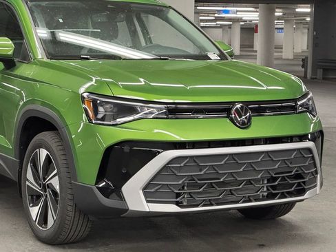 New 2025 Volkswagen Taos SE image 41