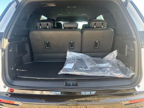 New 2026 Chevrolet Traverse High Country w/ LPO, Floor Liner Package FWD image 9