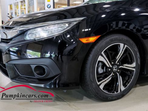Used 2017 Honda Civic Touring image 9