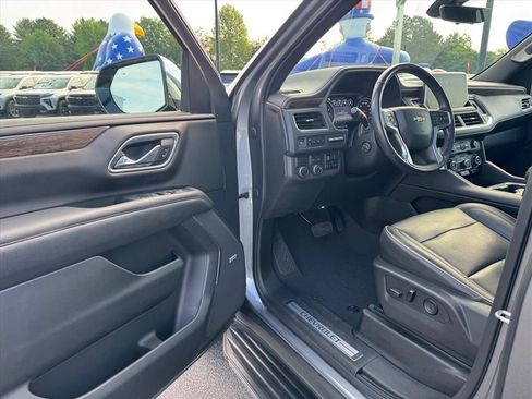 Used 2021 Chevrolet Tahoe Premier w/ Premium Package RWD image 17