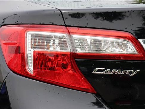Used 2013 Toyota Camry XLE FWD image 11