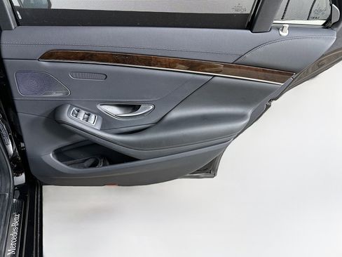 Used 2020 Mercedes-Benz S 560 Sedan image 31