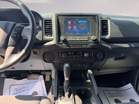Used 2023 Nissan Frontier SV w/ SV Convenience Package image 11