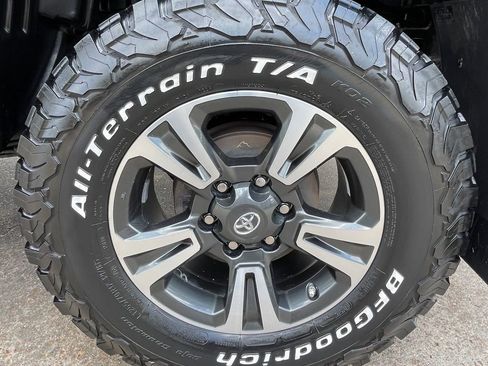 Used 2019 Toyota Tacoma TRD Sport w/ Technology Package AWD/4WD image 13