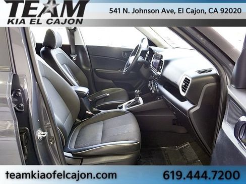 Used 2024 Hyundai Venue Limited FWD image 11