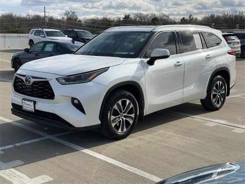 Used 2021 Toyota Highlander XLE image 8