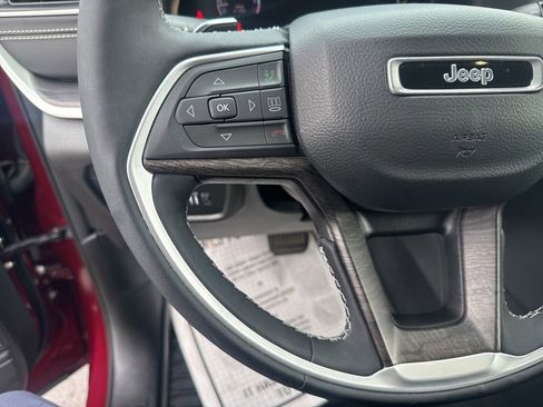 Used 2023 Jeep Grand Cherokee Limited w/ Black Appearance Package image 14