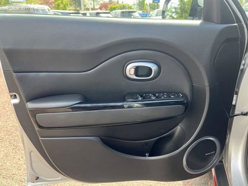 Used 2019 Kia Soul ! w/ Technology Package FWD image 12