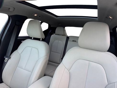 Certified 2024 Volvo XC40 B5 Plus w/ Climate Package image 21