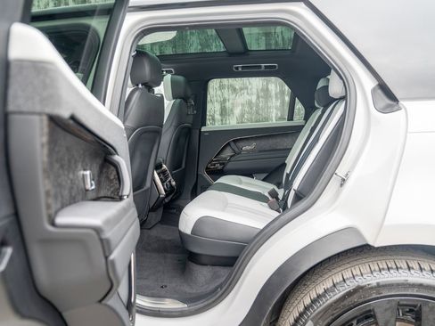 Used 2025 Land Rover Range Rover Sport Dynamic SE image 34