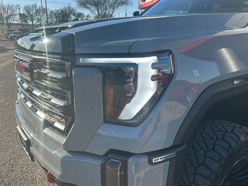 Used 2024 GMC Sierra 2500 AT4 w/ AT4 Premium Plus Package image 6