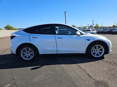 Used 2021 Tesla Model Y Long Range image 4