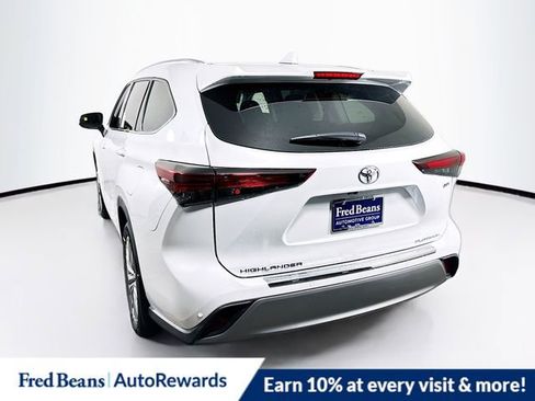 New 2026 Toyota Highlander Platinum image 7