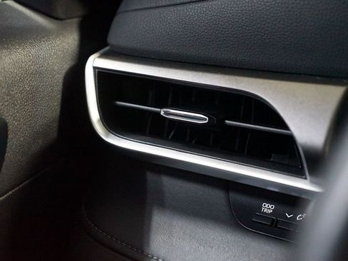 Certified 2024 Toyota Highlander XLE image 26