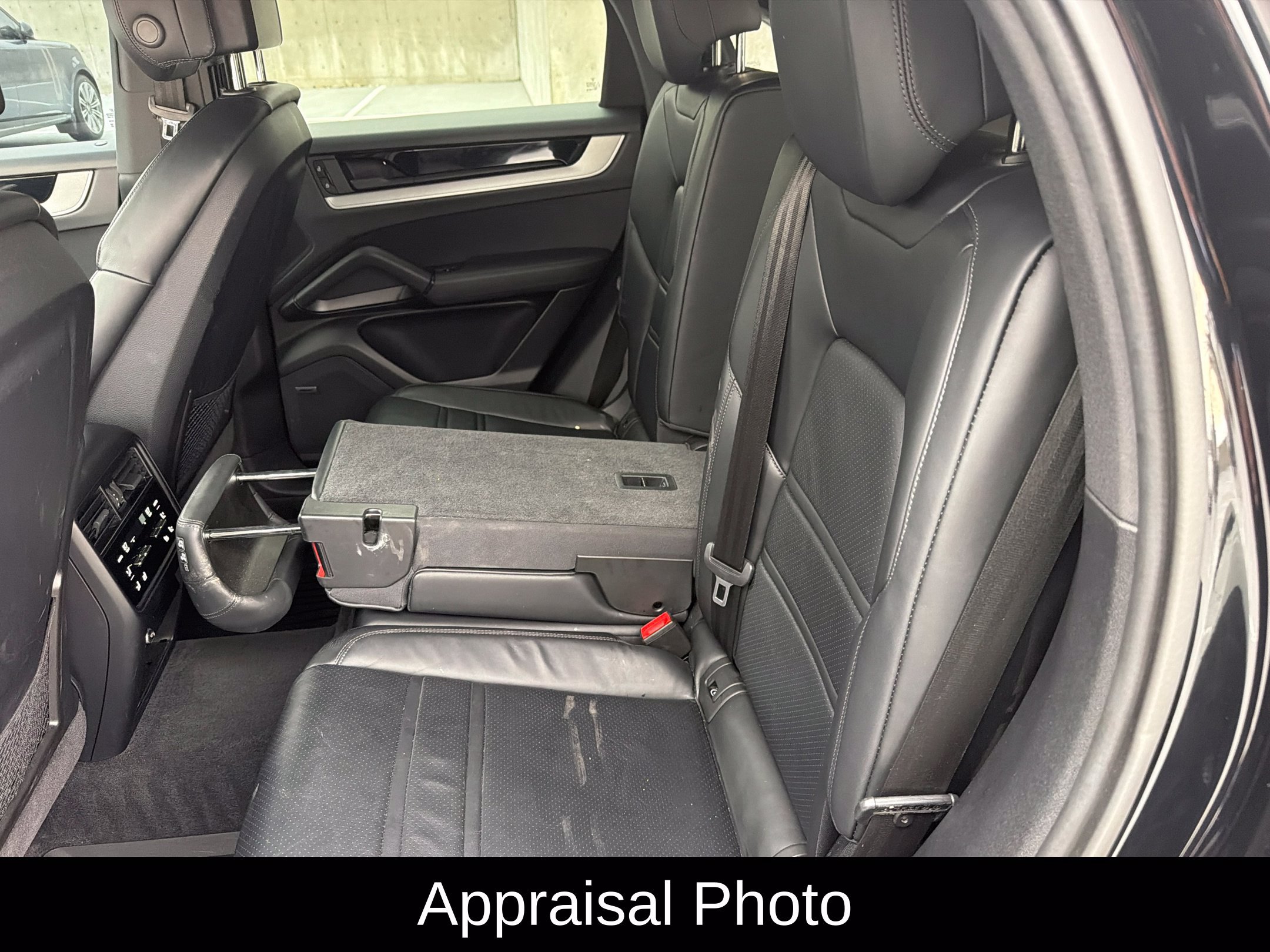 Certified 2024 Porsche Cayenne Coupe AWD/4WD image 9