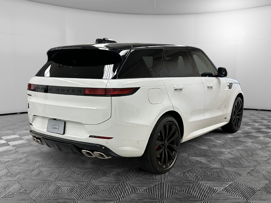 New 2027 Land Rover Range Rover Sport Dynamic SE AWD/4WD image 5