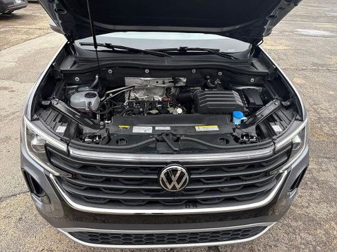 Used 2025 Volkswagen Atlas Cross Sport SE AWD/4WD image 22