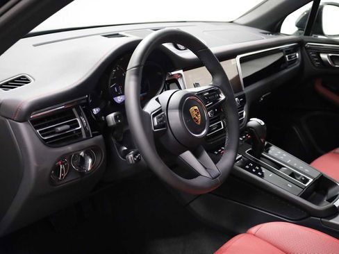 New 2026 Porsche Macan AWD/4WD image 4