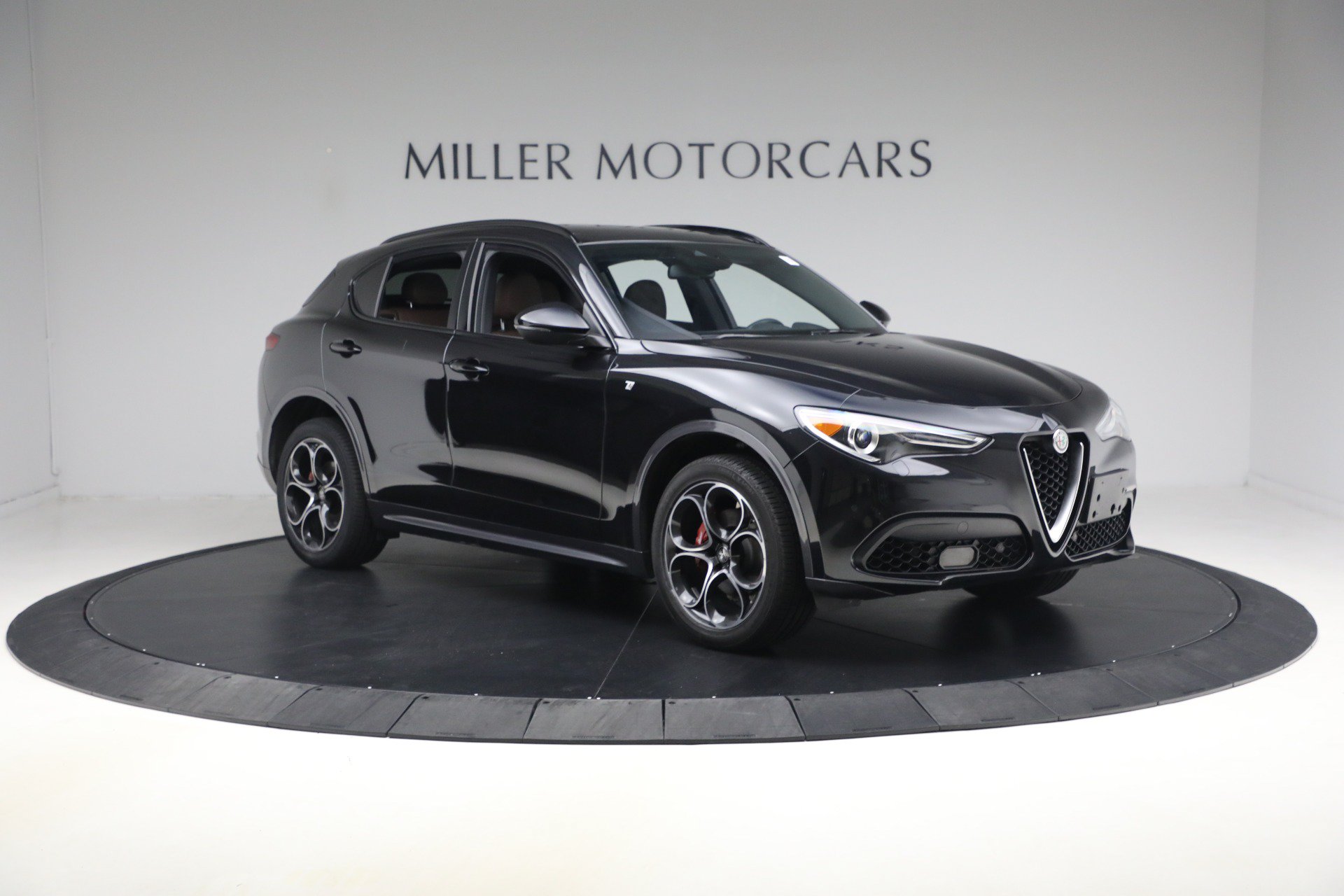 Used 2023 Alfa Romeo Stelvio Ti AWD/4WD image 13