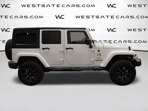 Used 2012 Jeep Wrangler Unlimited Sahara w/ Max Tow Pkg AWD/4WD image 40