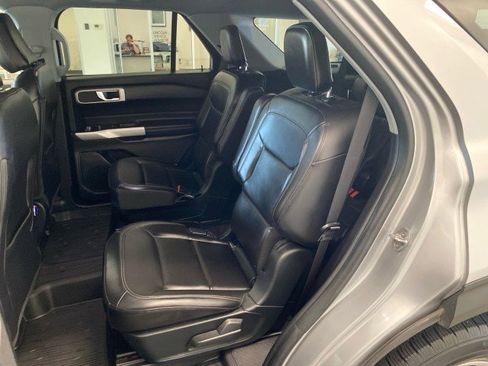 Certified 2021 Ford Explorer XLT w/ Equipment Group 202A image 11