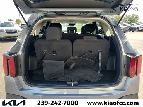 Certified 2025 Kia Sorento LX FWD image 11