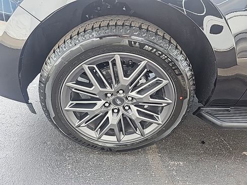 New 2026 Ford Expedition Max Platinum image 8