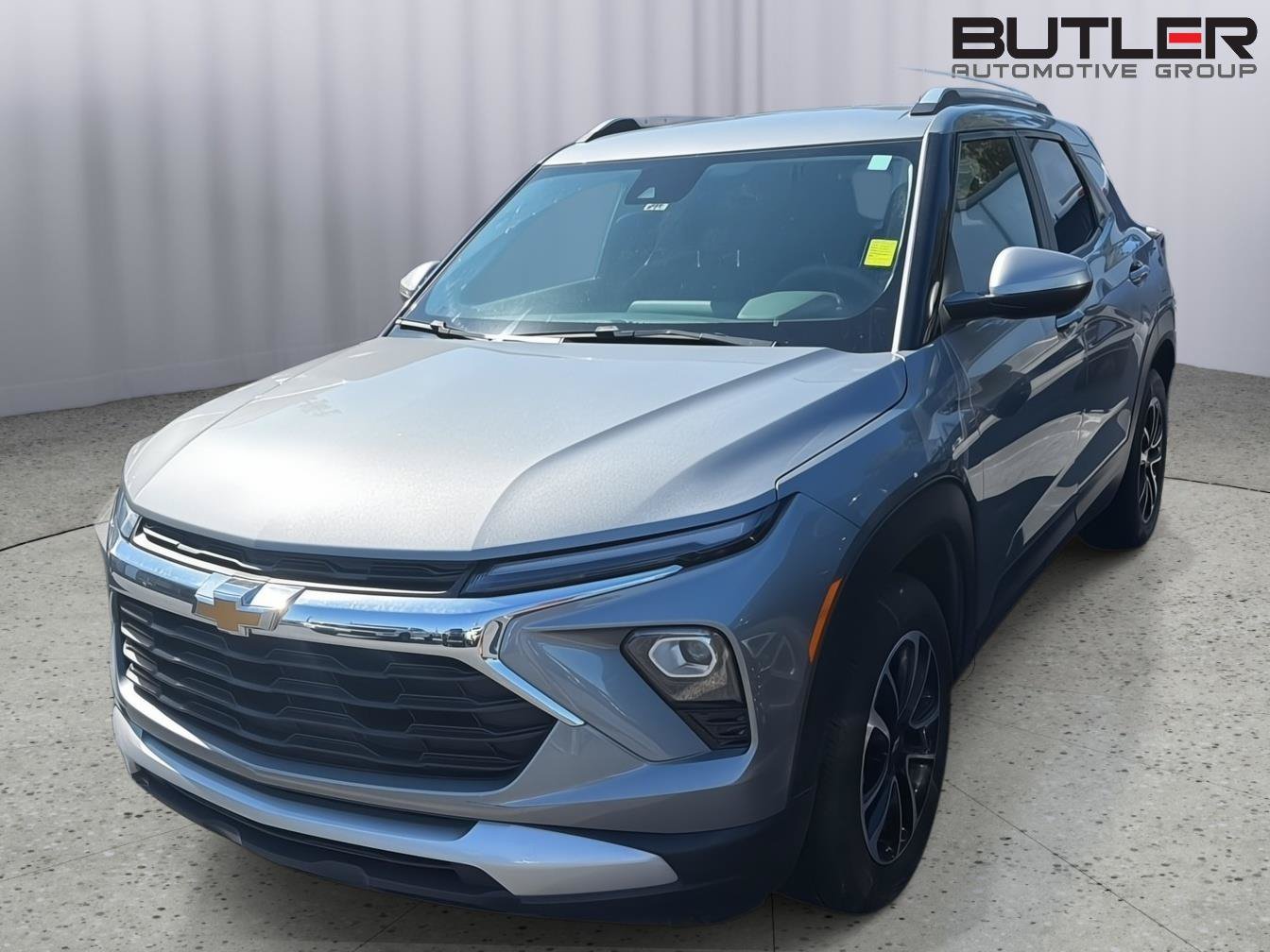 Used 2024 Chevrolet TrailBlazer LT w/ Driver Confidence Package FWD image 2