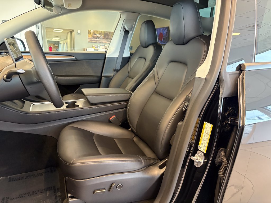 Used 2025 Tesla Model Y Long Range RWD image 13