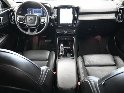 Used 2024 Volvo XC40 B5 Plus image 39
