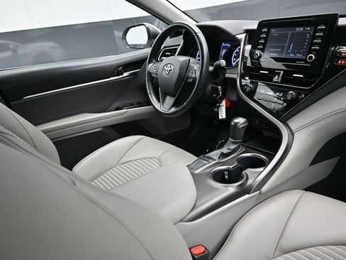 Used 2022 Toyota Camry SE FWD image 22