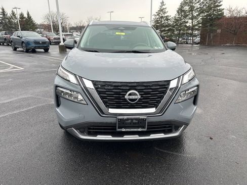 Used 2023 Nissan Rogue SL w/ SL Premium Package image 2