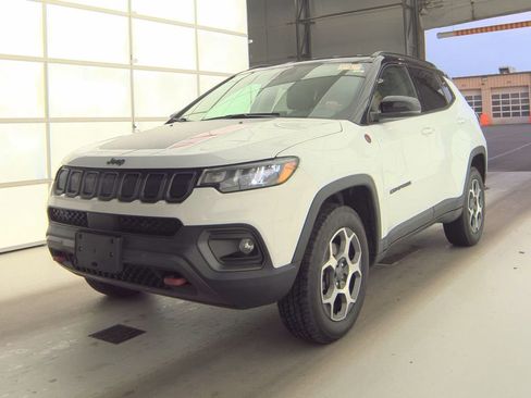 Used 2022 Jeep Compass Trailhawk w/ Trailhawk Convenience Group AWD/4WD image 7