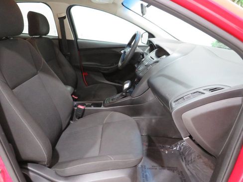 Used 2017 Ford Focus SE image 9