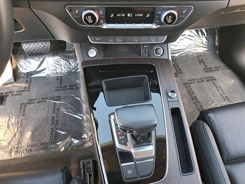 Used 2022 Audi Q5 e Premium w/ Convenience Package image 22
