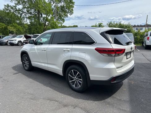 Used 2018 Toyota Highlander XLE AWD/4WD image 6
