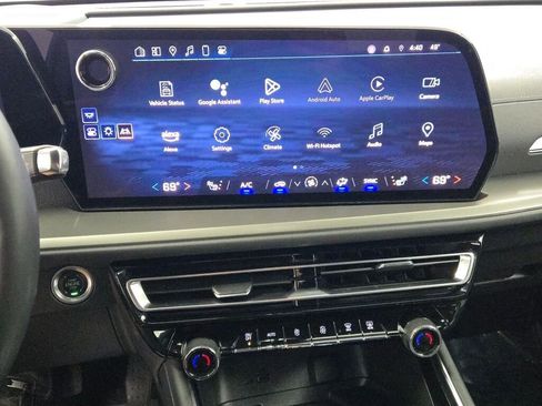 Used 2024 Chevrolet Traverse LT image 27